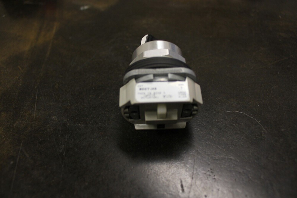 Allen Bradley Selector Switch #800T-H5