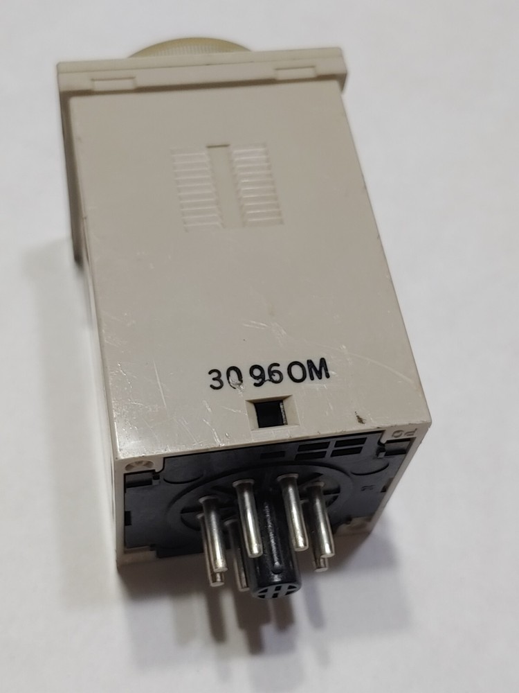 Omron H3BH-8 Timer 0.5-10SEC Time Range , Power Off Delay