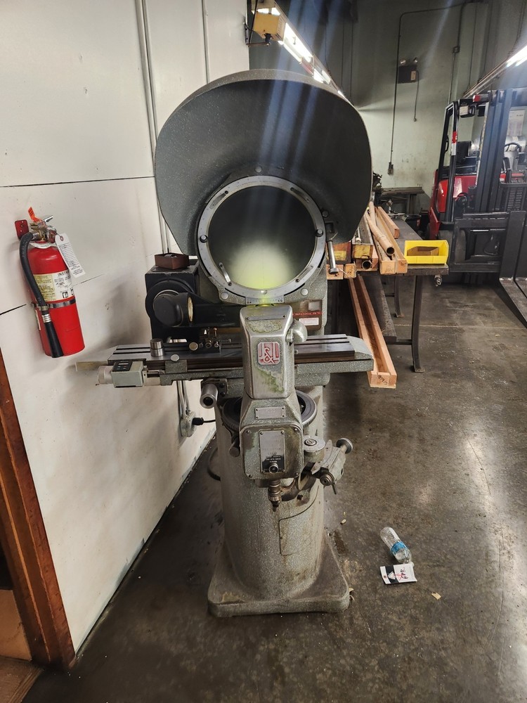 JONES AND LAMSON OPTICAL COMPARATOR MODEL PC-14A