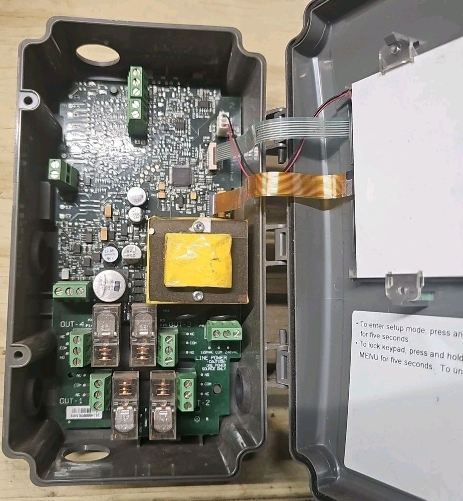 Honeywell T775B2024 Temperature Controller