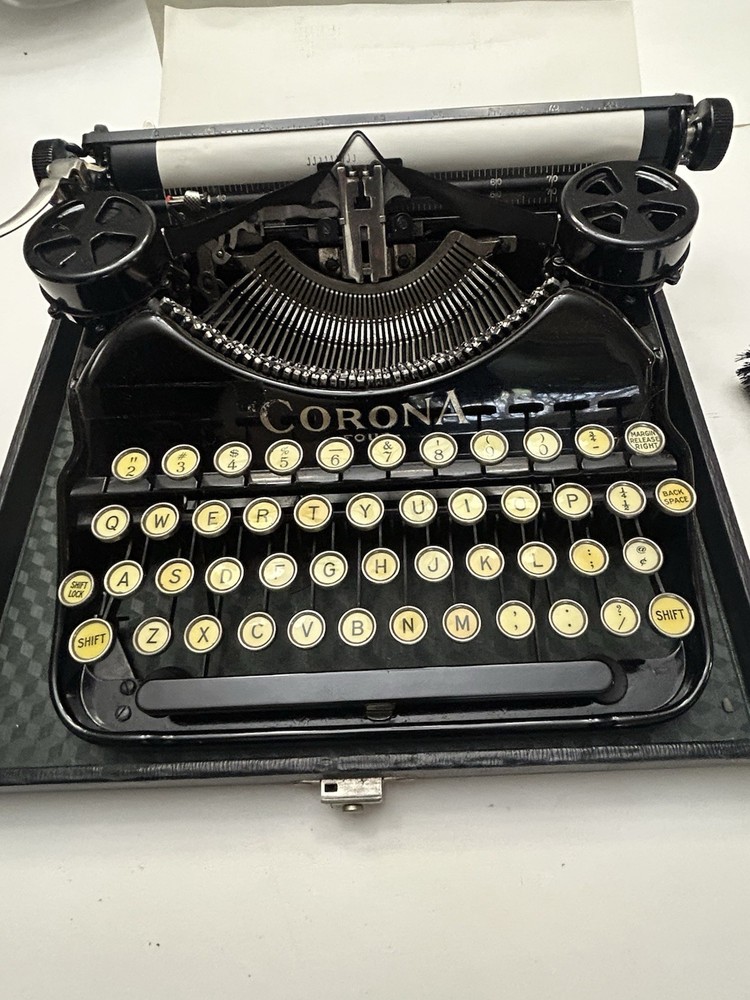 Corona Portable Typewriter Black with Case