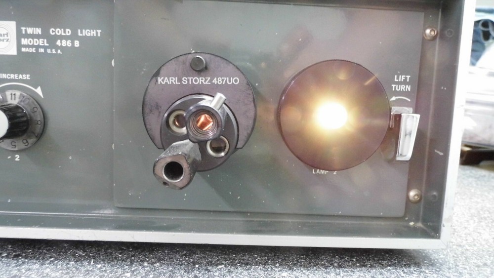 KARL STORZ ENDOSCOPY-AMERICA 486-B TWIN COLD LIGHT SOURCE ILLUMINATOR