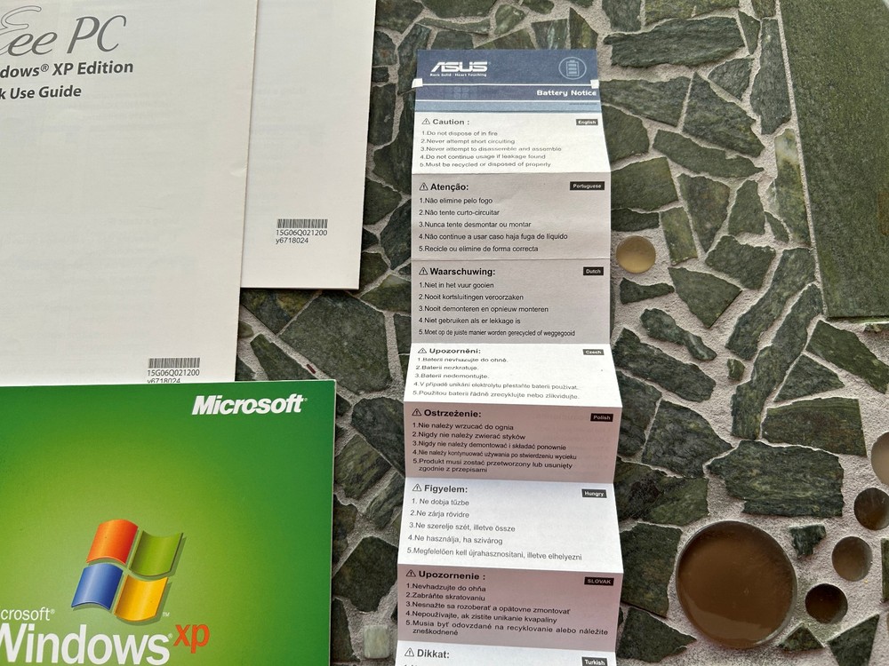 Asus Eee PC Windows XP Edition disks, booklets, start guide