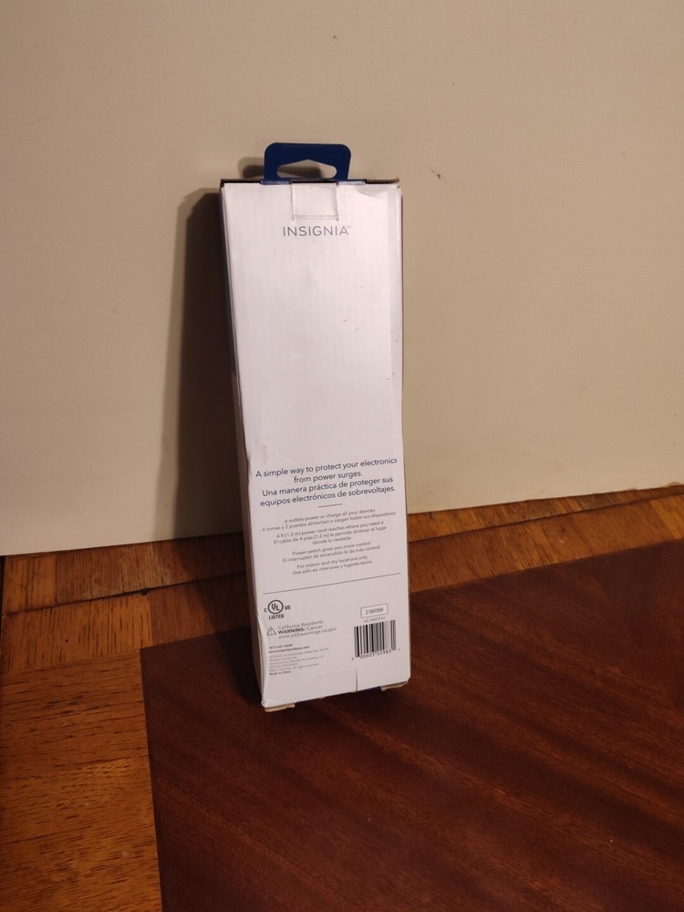 Insignia- 6-Outlet Power Strip - White