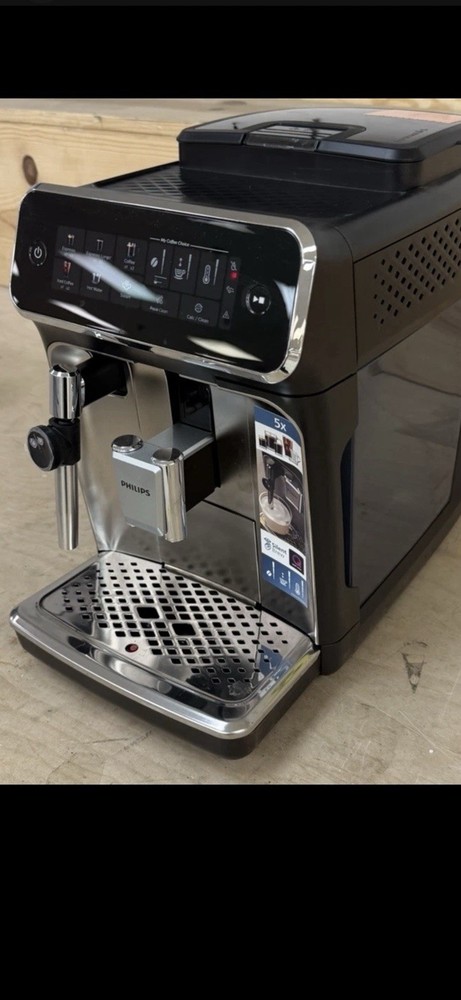 PHILIPS 3300 SERIES FULLY AUTOMATIC ESPRESSO MACHINE EP3326/90 GLOSSY BLACK