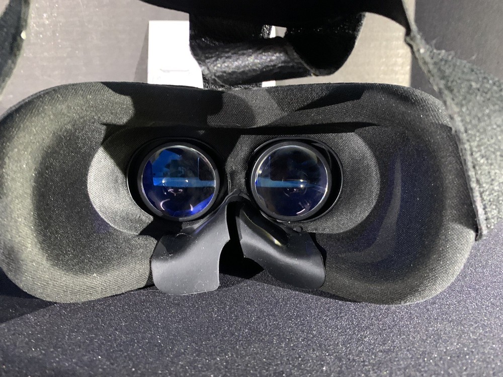 DESTEK V5 VR Headset with Bluetooth Controller - Read Description