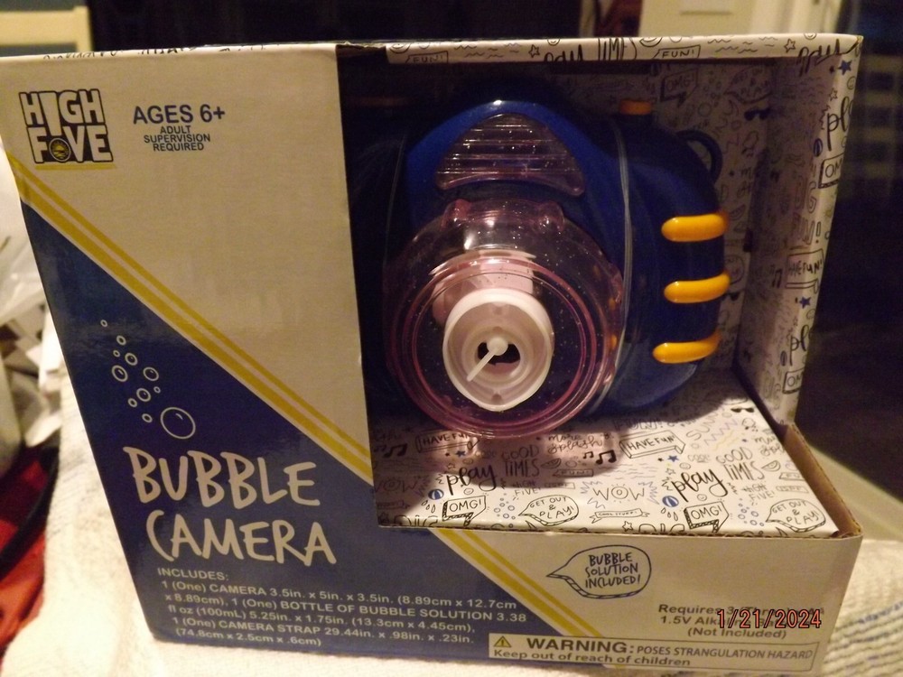 Battery Powered Camera Bubble Maker--Brand New
