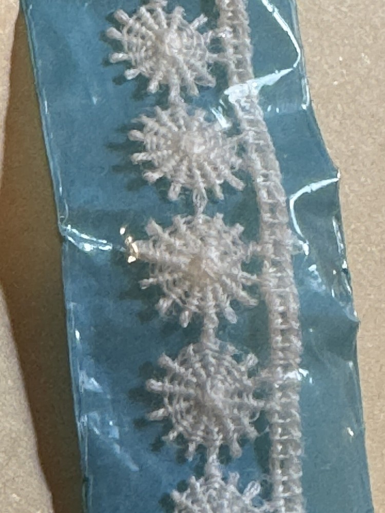 Sewing Applique White Tiny Flower Spiderweb Pattern 36" x 1/2"