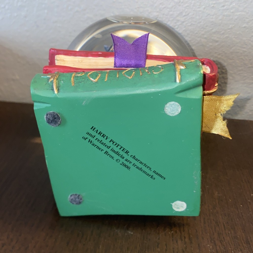 Harry Potter Snow Globe - 2000 Warner Brothers