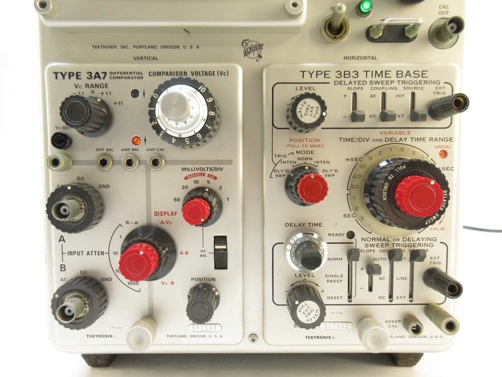 Tektronix 564B Analog Oscilloscope Mainframe with Type 3A7 & 3B3 Time Base
