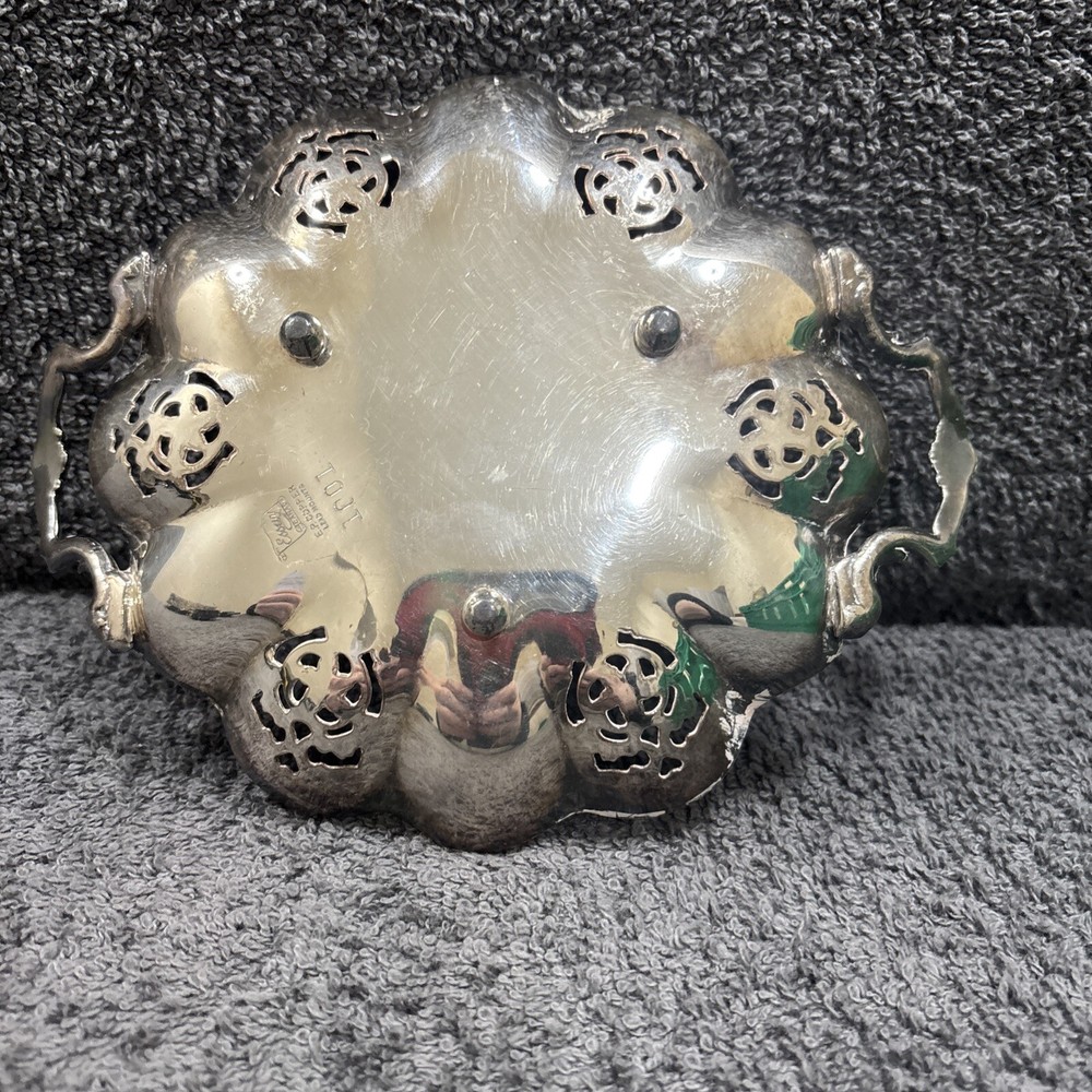 Silver plated Dish "Essay" Made in Canada. E.P. Copper 1001. Hall Marked
