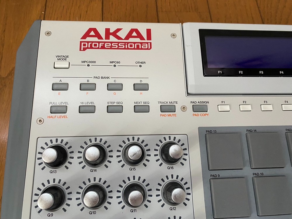 AKAI MPC RENAISSANCE Samplers Sequencers Professional MIDI Controller Working