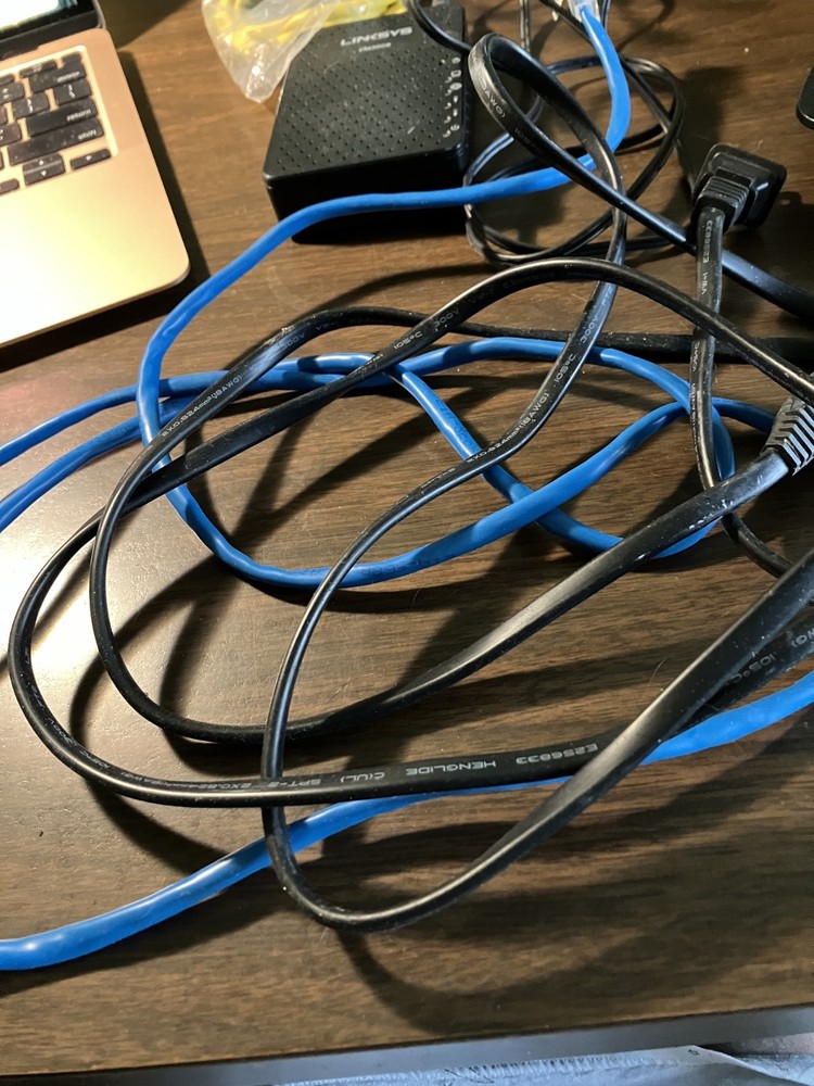 Linskys EA6400, Cable Modem, Power Extender and Cords