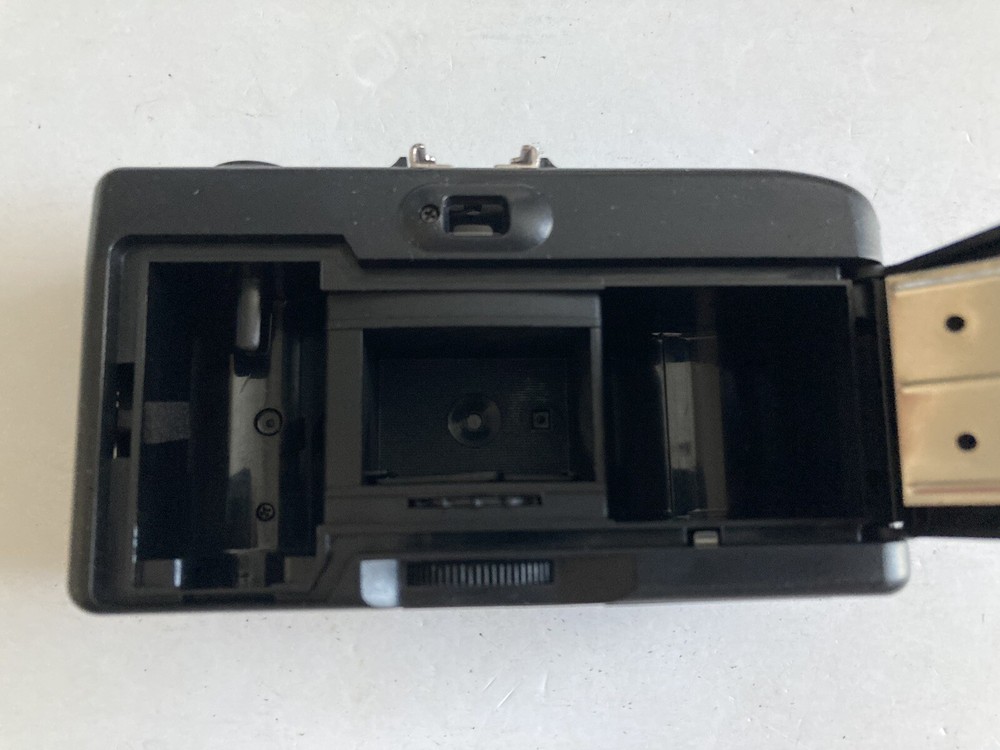 Vivitar EZ 35 35mm Focus Free Camera UNTESTED