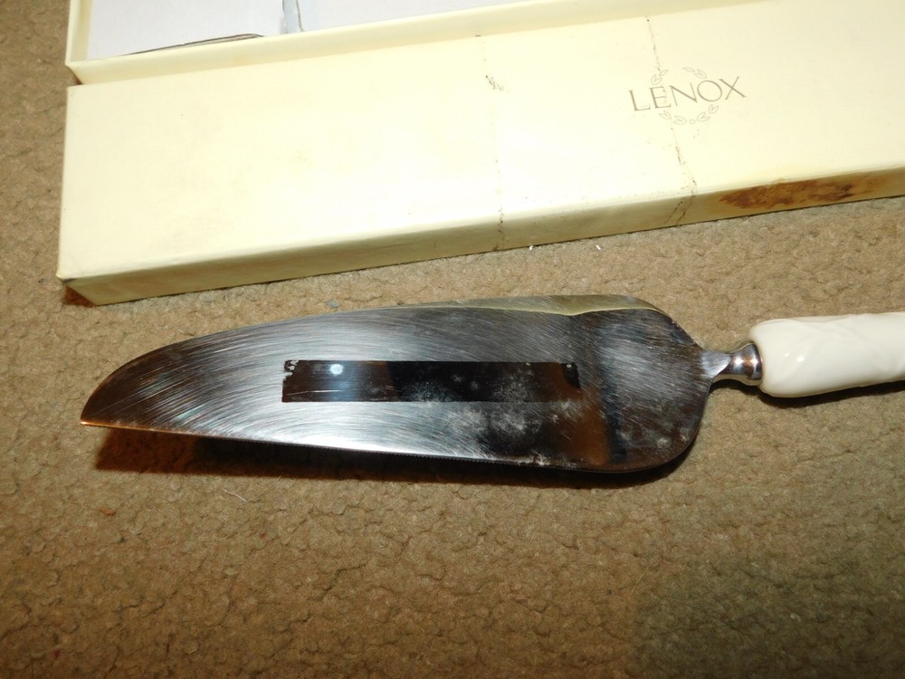 Lenox Cherish Cake SERVER Ivory Handle w/ Raised Flowers NOT Orginal Box