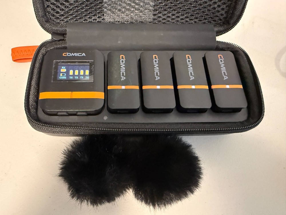 COMICA Vimo Q 4-Channel Wireless Lavalier Microphone with Carrying Case