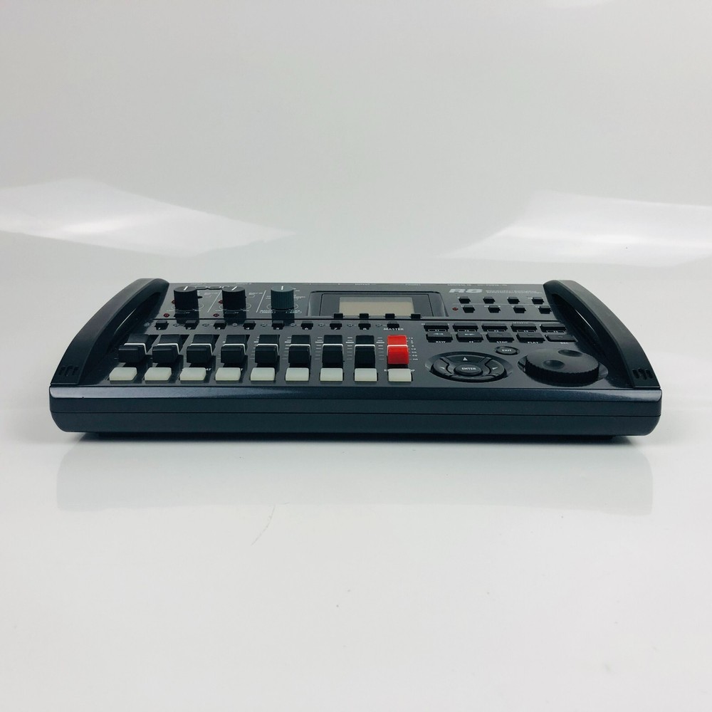 Zoom R8 Multitrack Digital Recorder 8-track MTR Sampler Working Order
