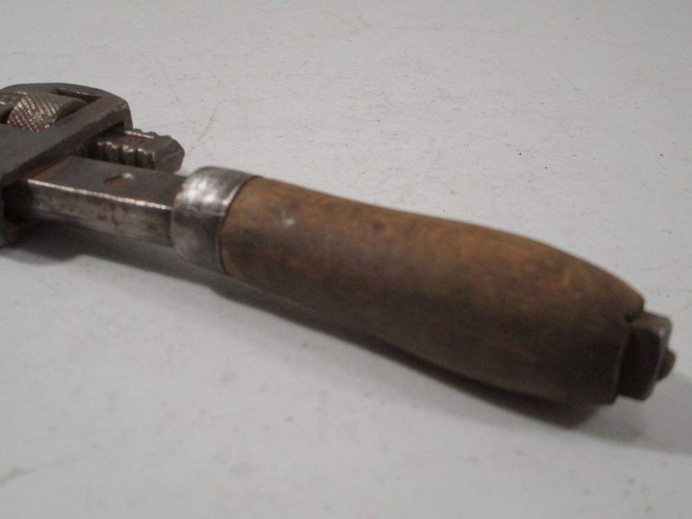 VINTAGE STILLSON WOOD HANDLE 8" PIPE WRENCH
