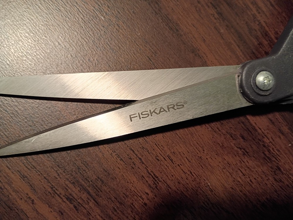 Fiskars stainless 3 1/2" blades scissors