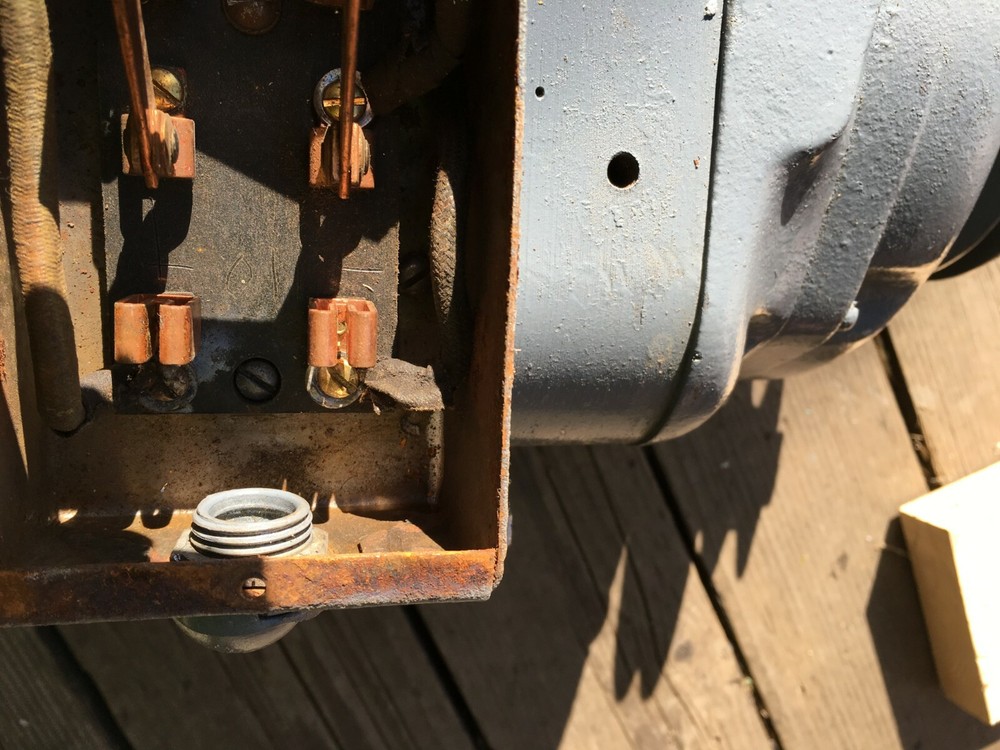 BUEHLER Specimen Diamond Saw / Cold Saw with Tilting Base