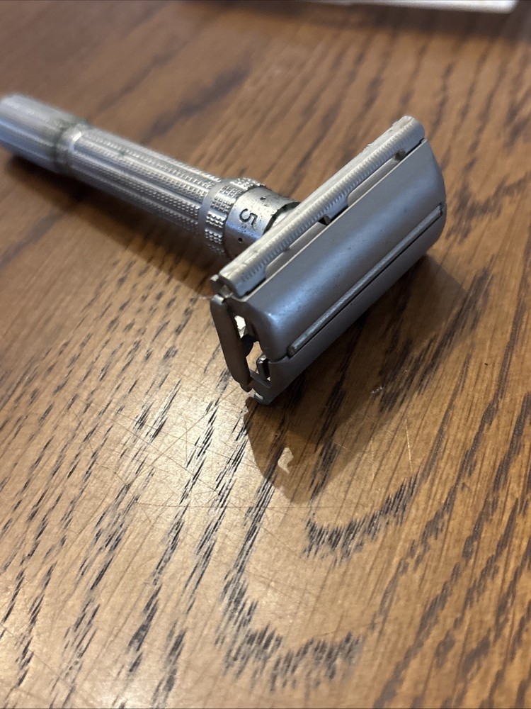Vintage Gillette Adjustable Safety Razor With Plastic Case - *READ*