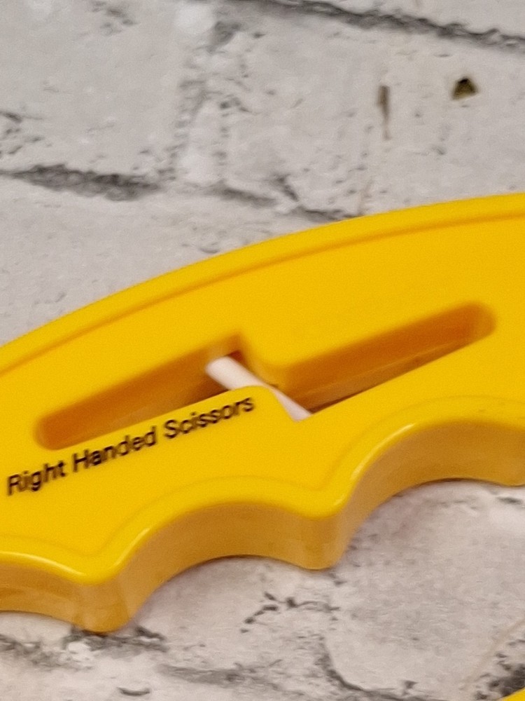 Smith's 10 Second Silicon Carbide Hand Held Knife and Scissor Sharpener 1 pc