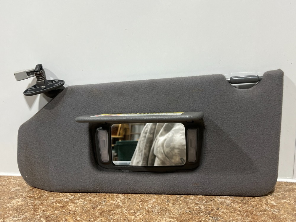 2002 ACURA TL LEFT DRIVER SIDE SUNVISOR. GREY. LIGHTED