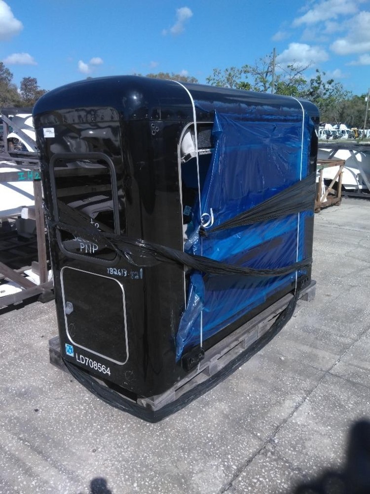 Replaces PETERBILT 567 SLEEPER , FL