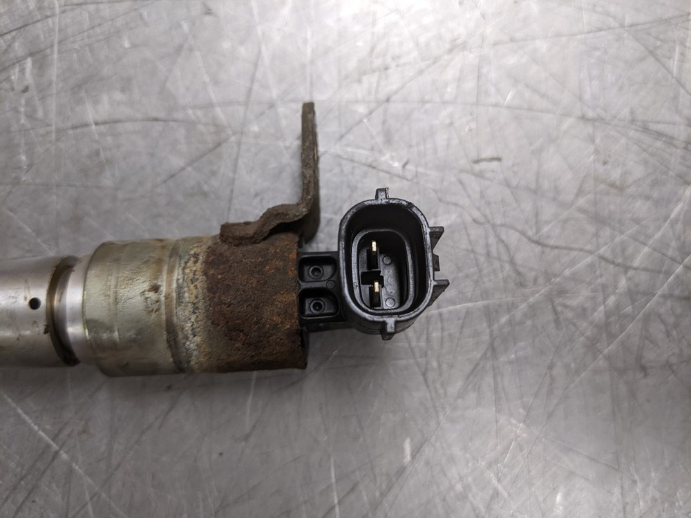 Variable Valve Timing Solenoid From 2009 GMC Acadia 3.6