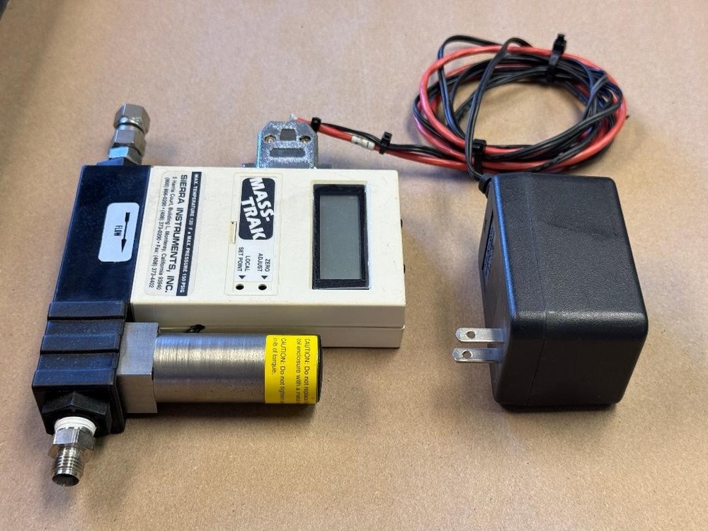 SIERRA MASS-TRAK MODEL 810C-DR-1-LF-MP DIGITAL MASS FLOW CONTROLLER 37204