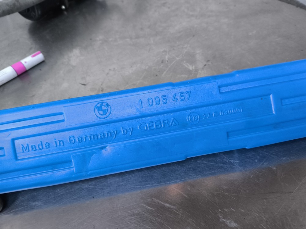 BMW X5 E53 E60 E61 E90 E91 EMERGENCY WARNING TRIANGLE 1095457 1999-2006