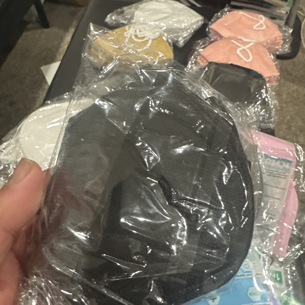 Pack 128 KN95 disposable face mask multiple colors