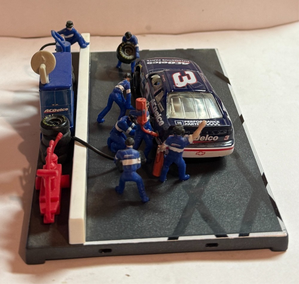 wINNERS CIRCLE NASCAR Datona 500 pit diorama Dale Ernhart #3