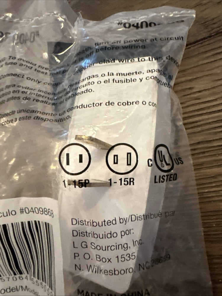 Project Source 15-Amp 2-wire Single To Triple Standard Adapter Off White {A}