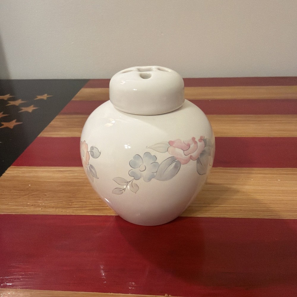Wyndham Pattern Pfaltzgraff  potpourri Jar