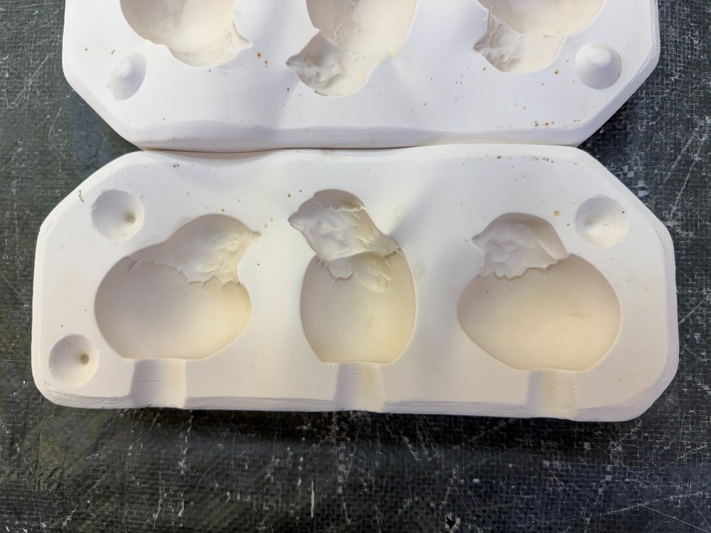 VINTAGE SCIOTO CERAMIC MOLD #S-964 THREE CHICKS IN EGGS