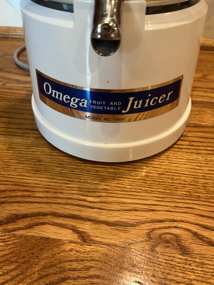 Omega Fruit Vegetable Juicer Extractor Model 1000