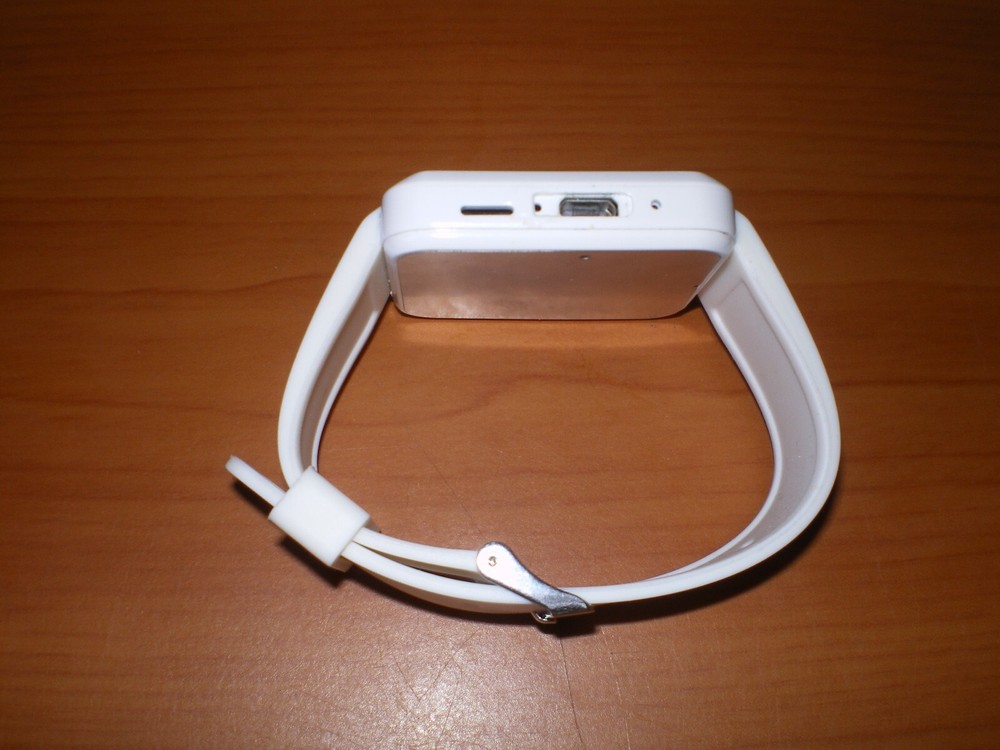 Unbranded Bluetooth Smart Watch * White Wristwatch Original Box + Instructions