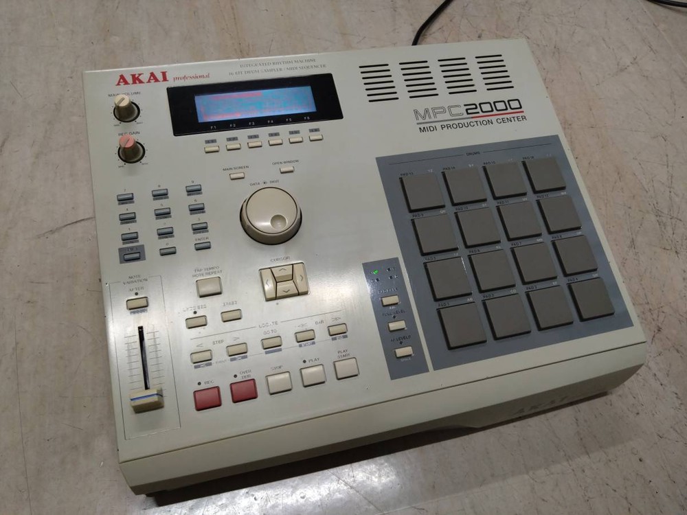 AKAI professional MPC2000 MIDI Production Center Drum Machine Sampling Sampler