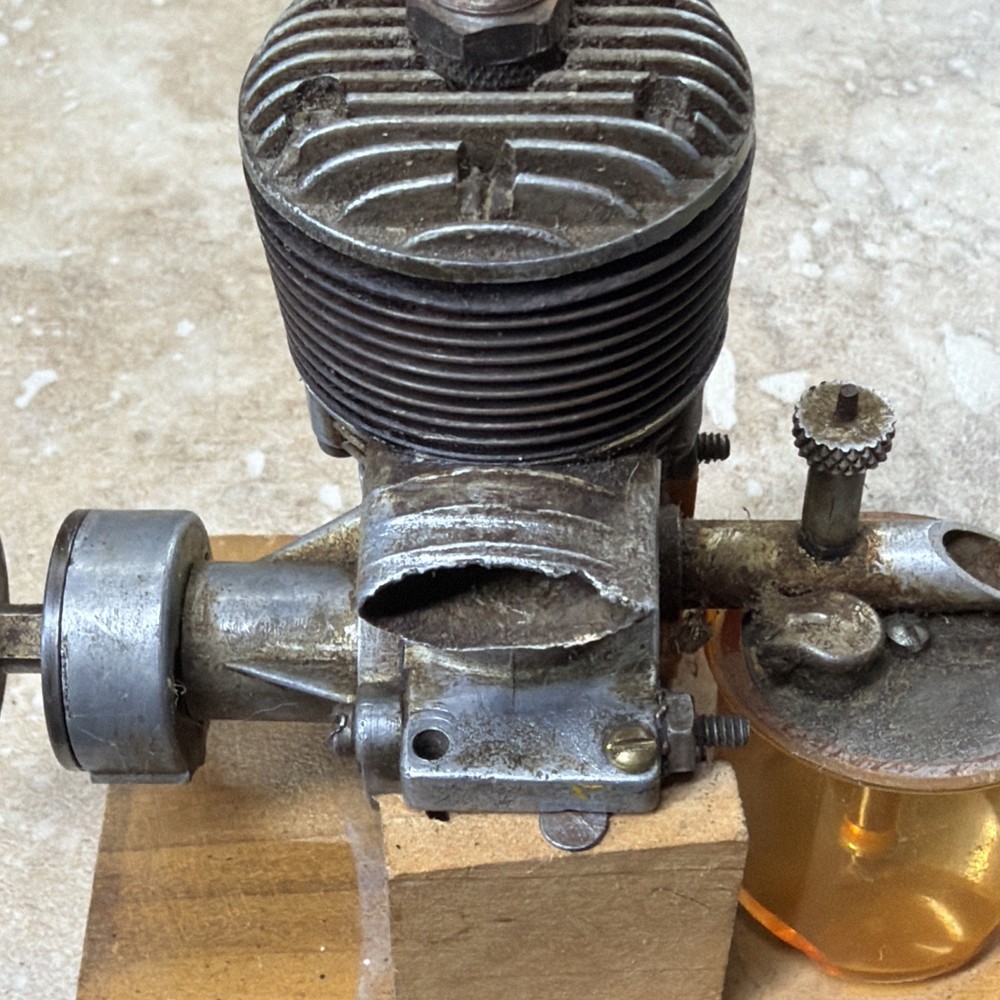 1942 FORESTER 19 (2 STROKE) GLOW MODEL AIRPLANE ENGINE