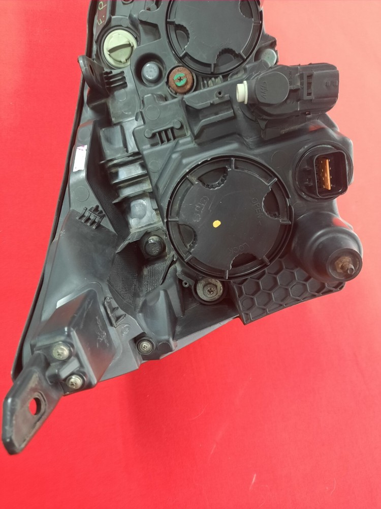 SSANGYONG TURISMO HEADLIGHT PASSENGER SIDE 2015