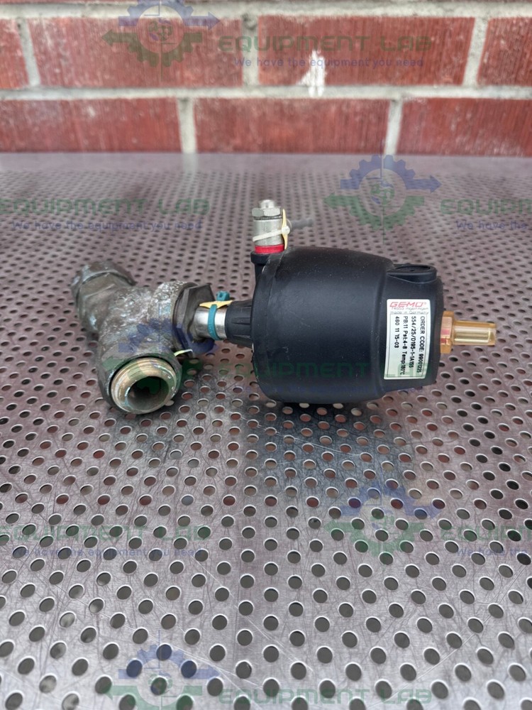 Gemu 554/25/D195 Pneumatic Angle Seat Globe Valve w/ 1" Compression Fitting