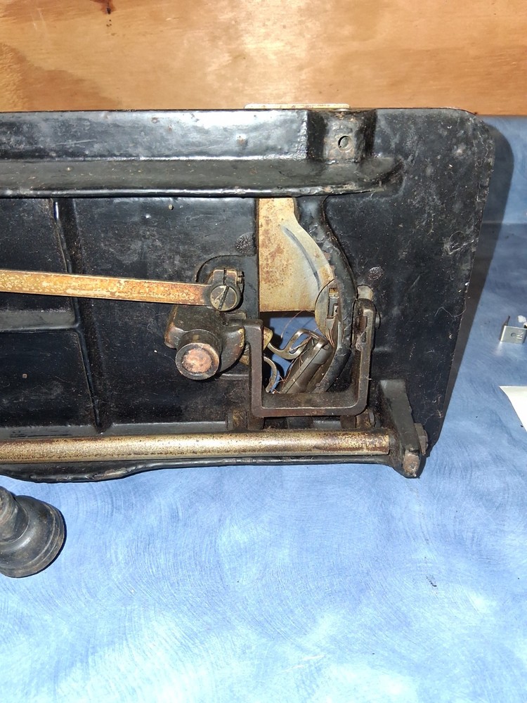 Old Singer Sewing Machine With Box