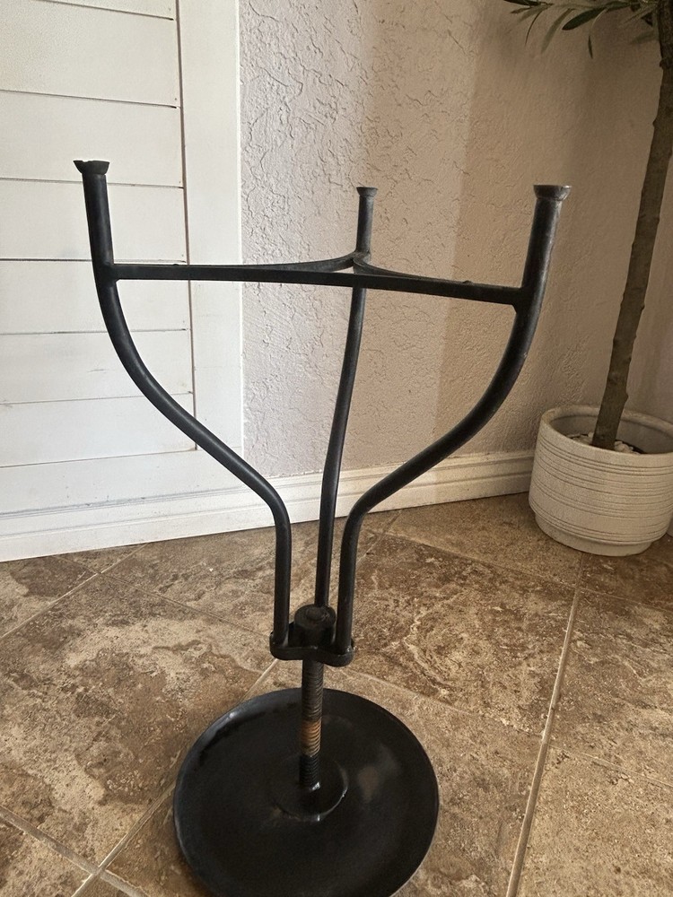 ADJUSTABLE THREE LEGGED SWIVEL FACTORY COUNTER HEIGHT STOOL
