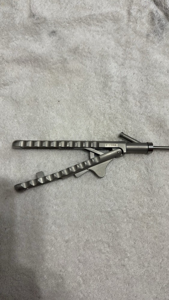 E705R Laparoscopic Needle Holder Ratcheted Handle