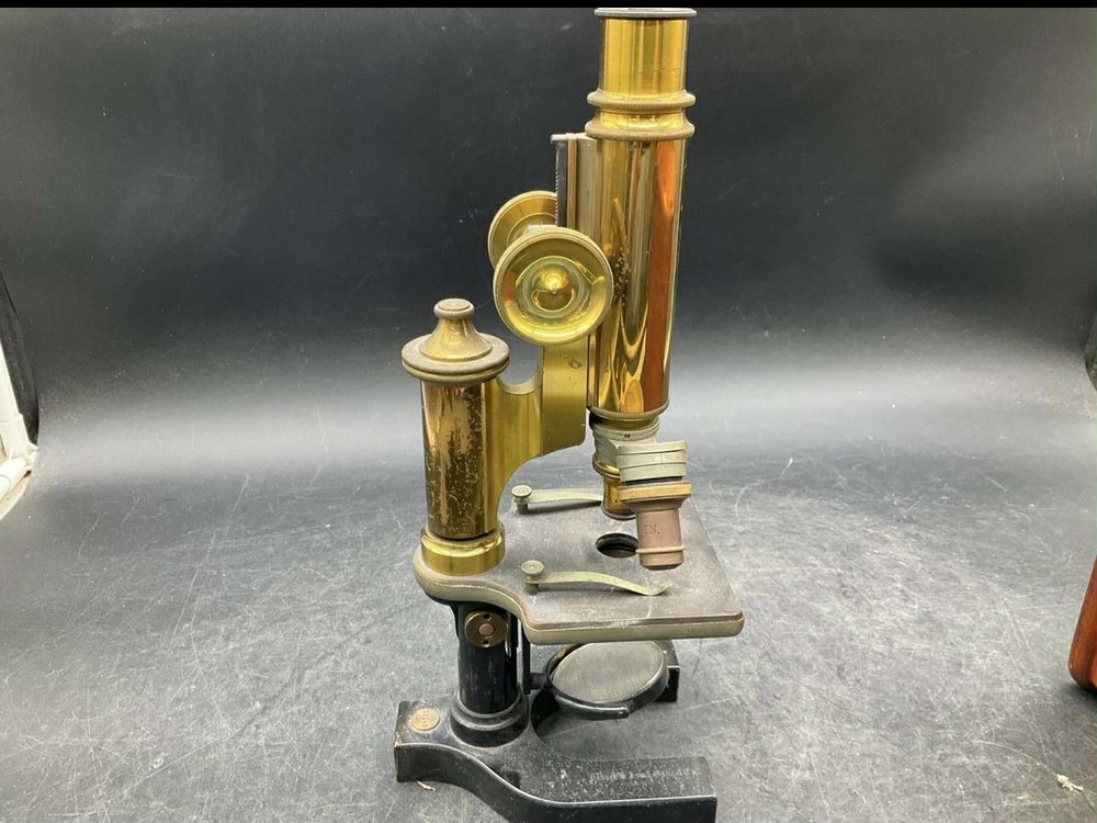 BAUSCH & LOMB MICROSCOPE W/ORIGINAL WOODEN CASE