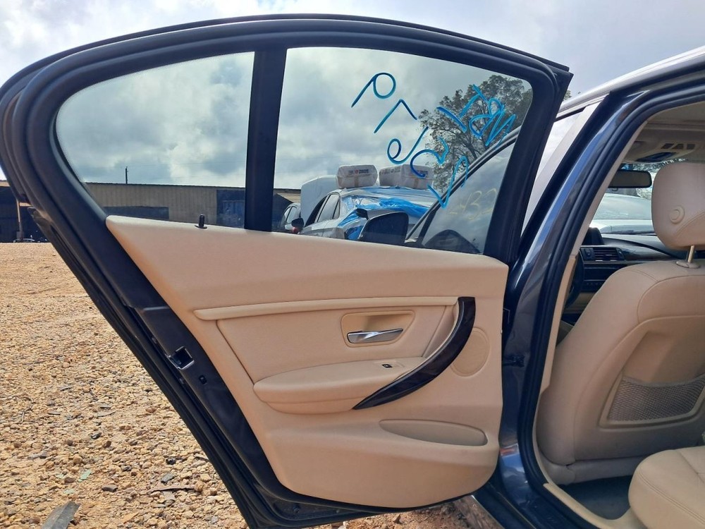 320I 2014 Glove Box 4816732