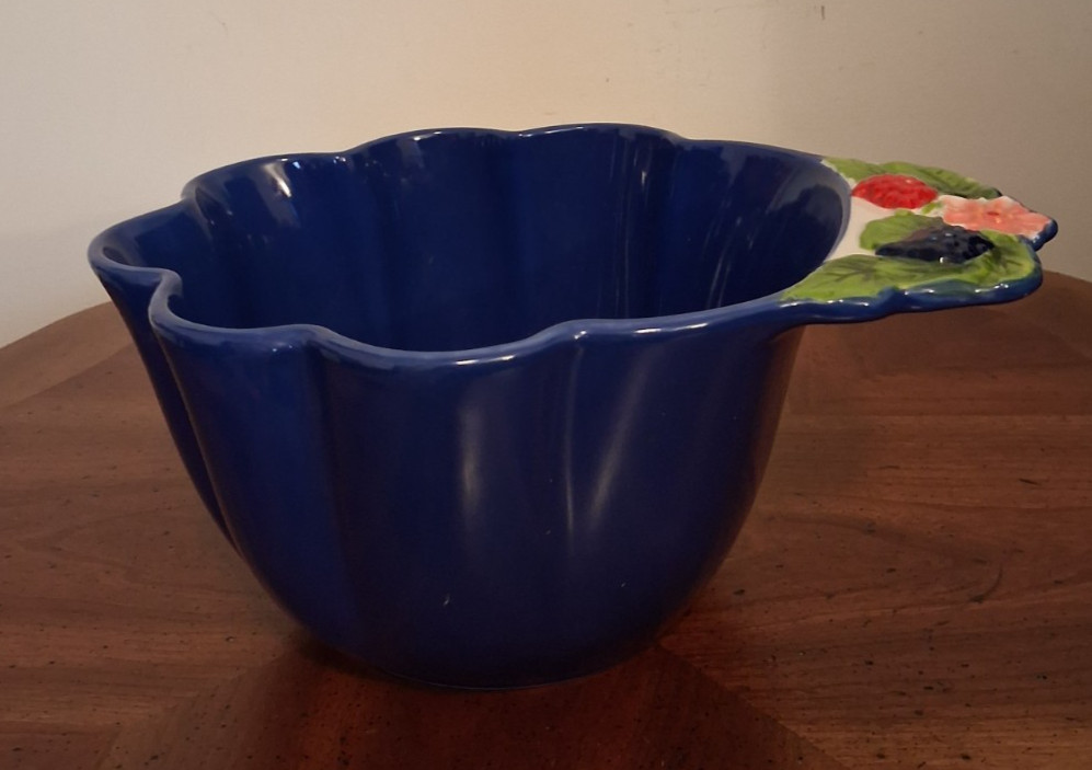 Retired Temptations Figural Fruit 2 Quart Fluted Mixing Bowl Flower Berries EUC