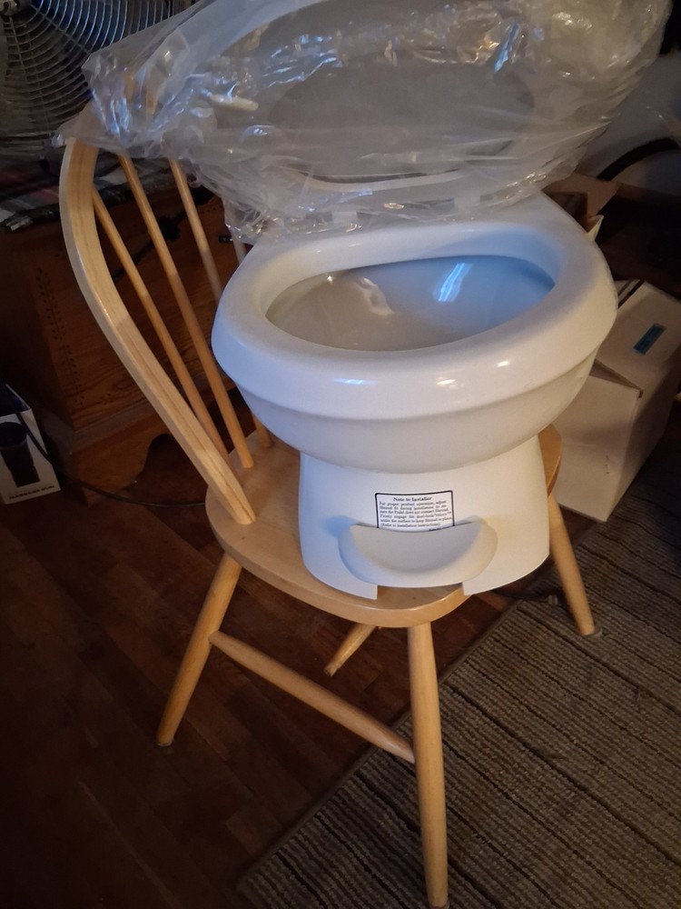 Thetford 34433 Aqua-Magic ® Style Plus TOILETS RV