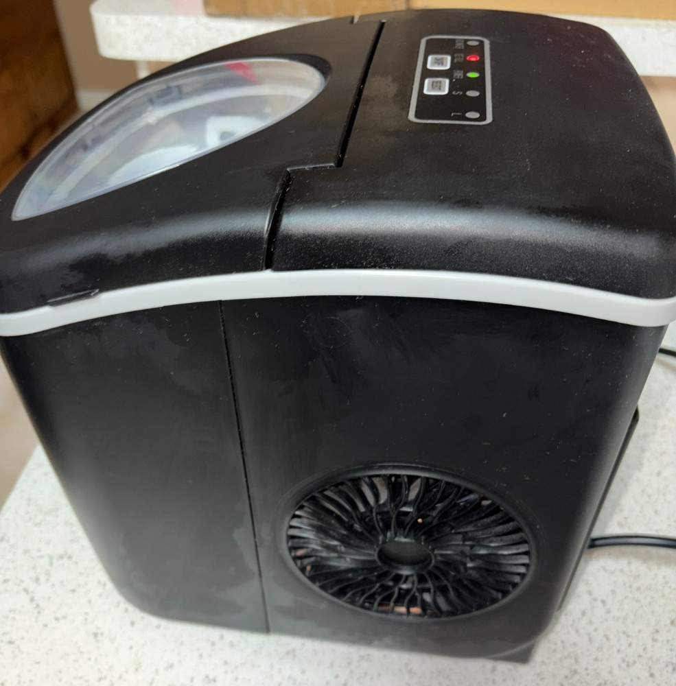 Frigidaire EFIC128-BLACK-6COM Retro Black 26 lbs. Portable Countertop Ice Maker